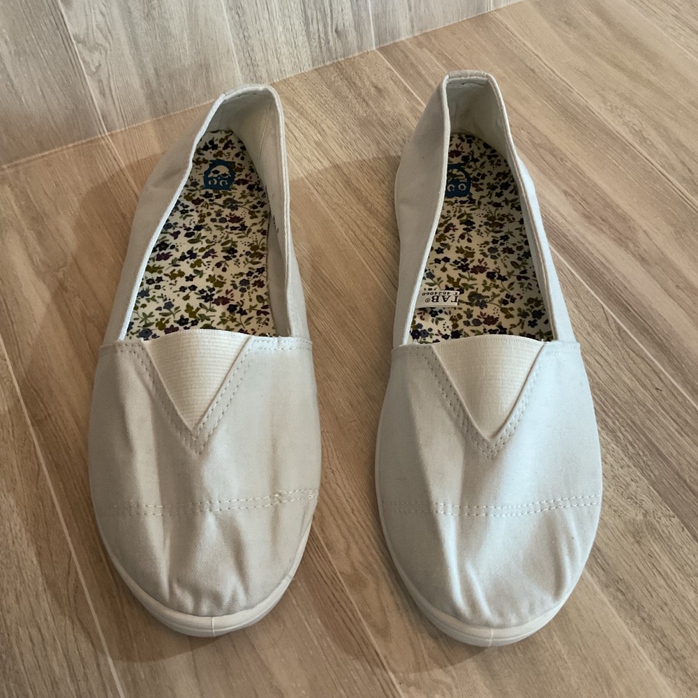 Mossimo Slip On Flats Womens 11 White Excellent Canvas Floral Lined Casual Shoes